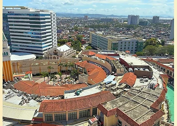 Deluxe In Venice Mckinley Hill - Garden View 3* مانيلا