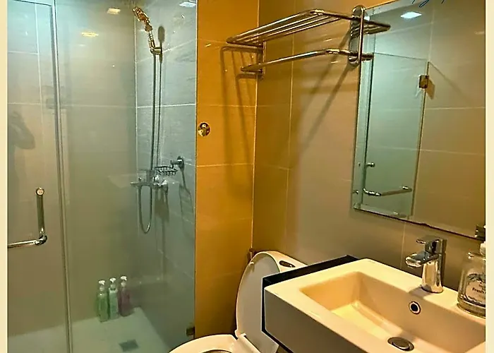 Deluxe In Venice Mckinley Hill - Garden View 3* مانيلا